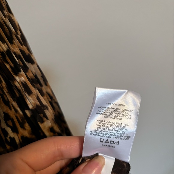 Express Leopard Print Long Sleeve Pleated Statement Blouse Size S - Picture 6 of 6